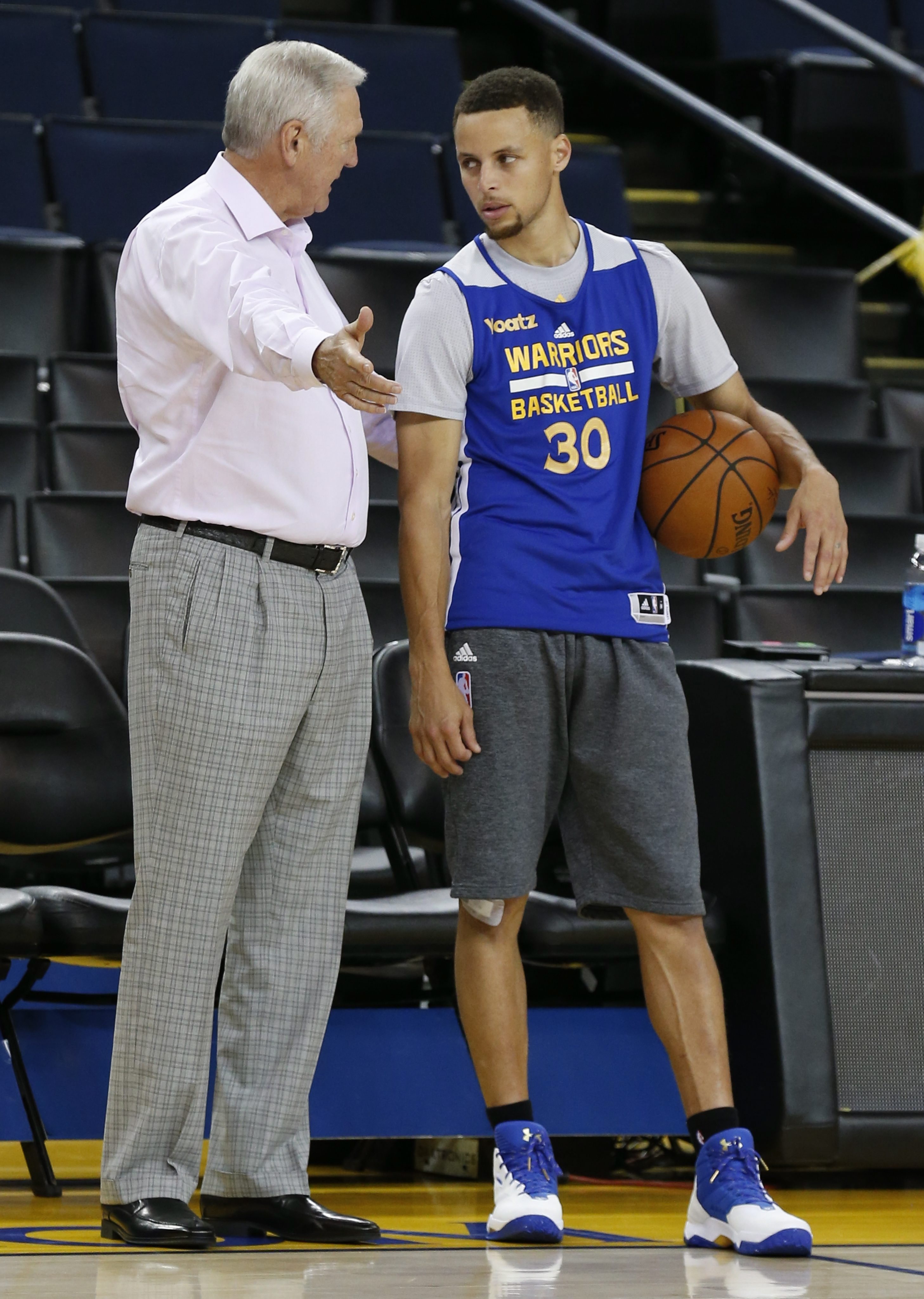 库里谈总得分超Logo男：我很激动 他对于勇士/NBA/篮球界意义非凡
